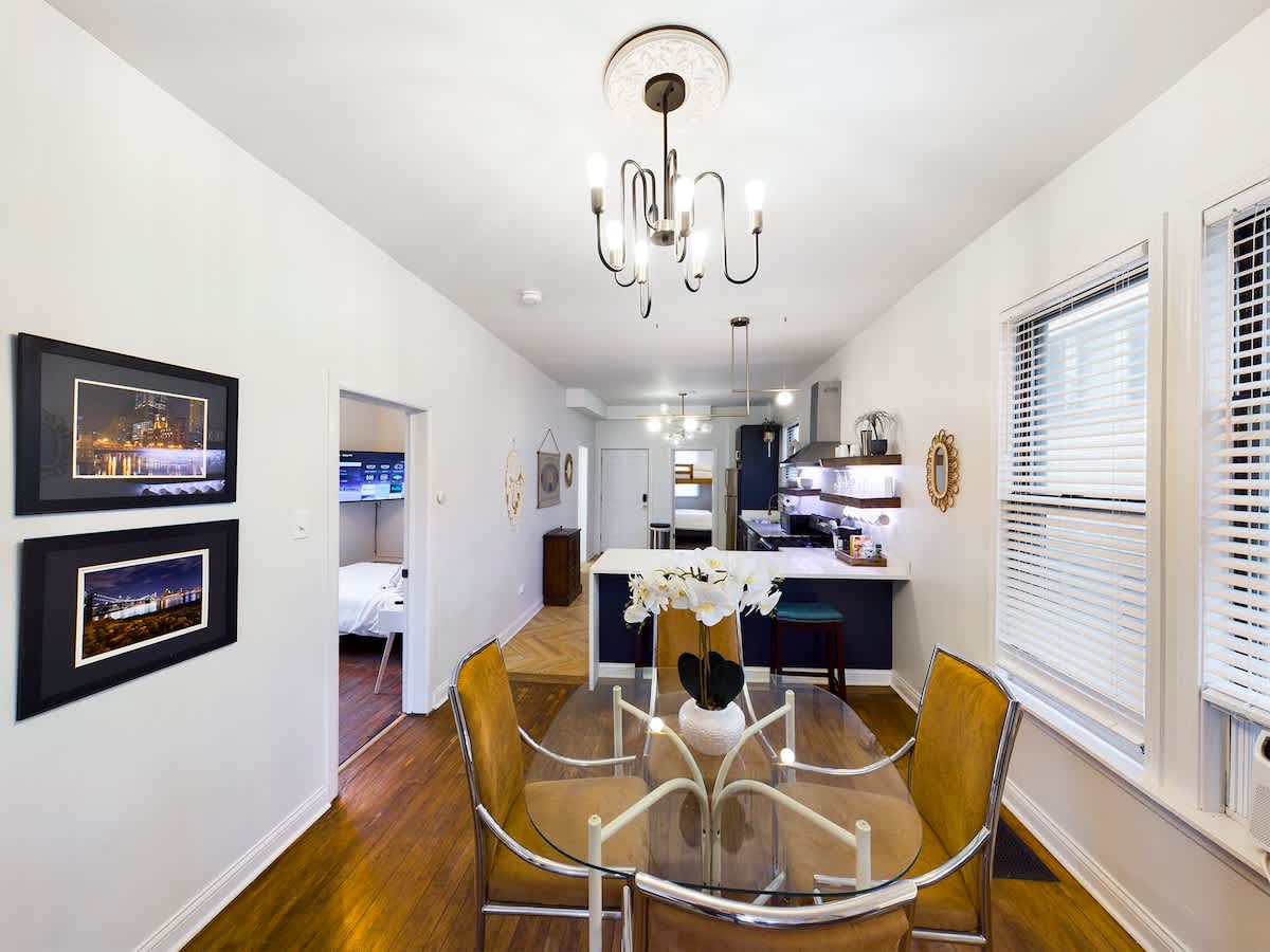 Chi-Town Hideout #1 - Near Metra 4