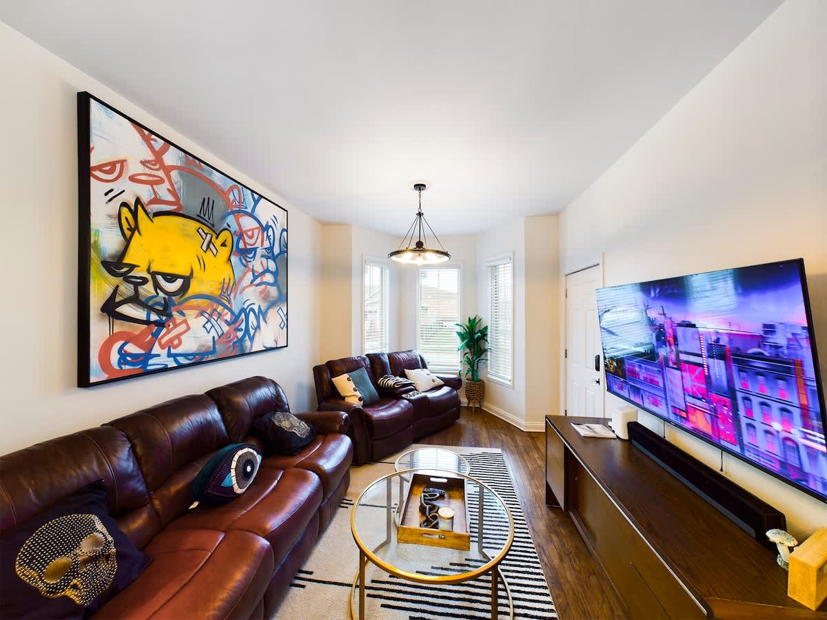 Chi-Town Hideout #1 - Near Metra 5