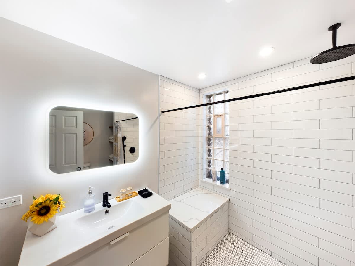 Chi-Town Hideout #1 - Near Metra 6