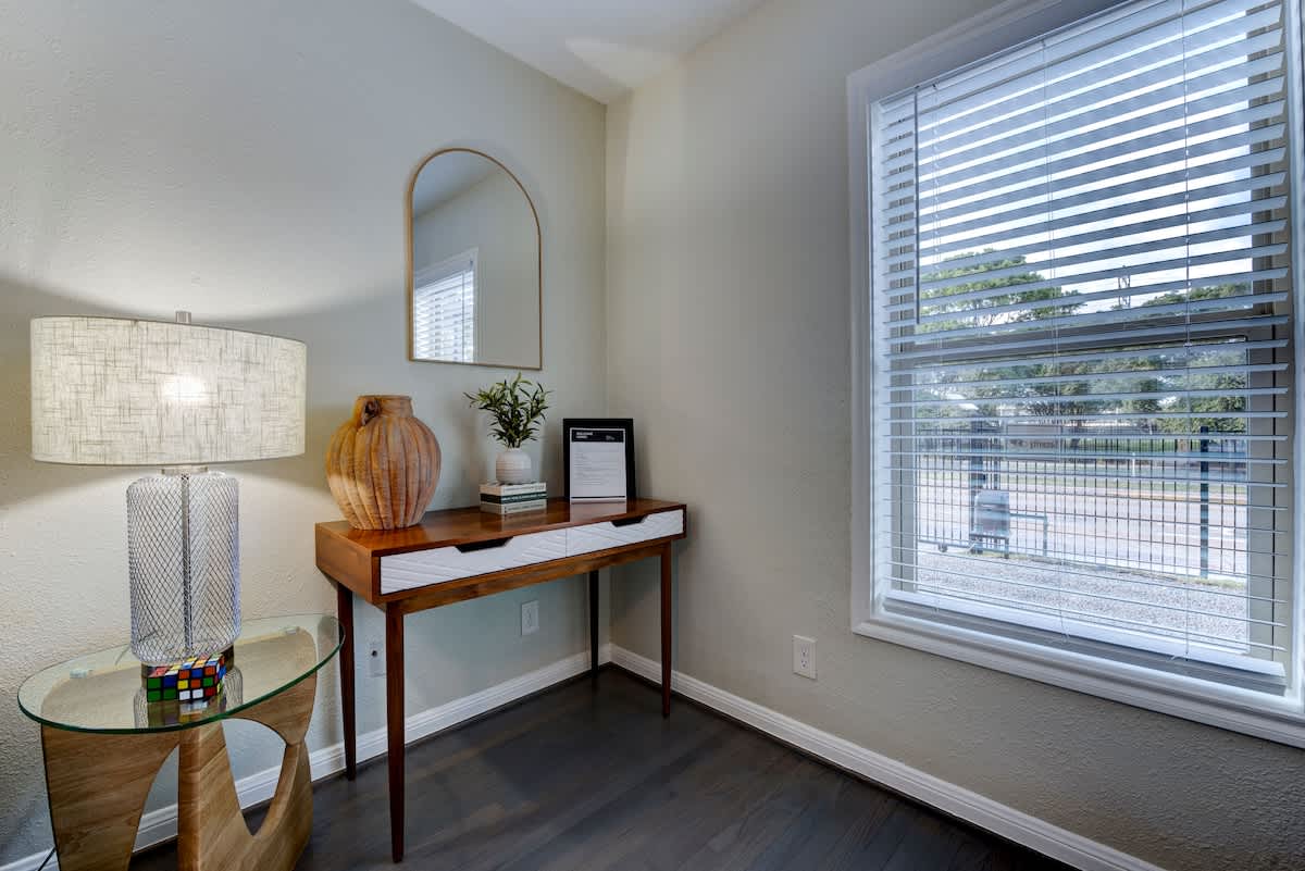 A Spacious Gated Retreat Near Med Center and Rice