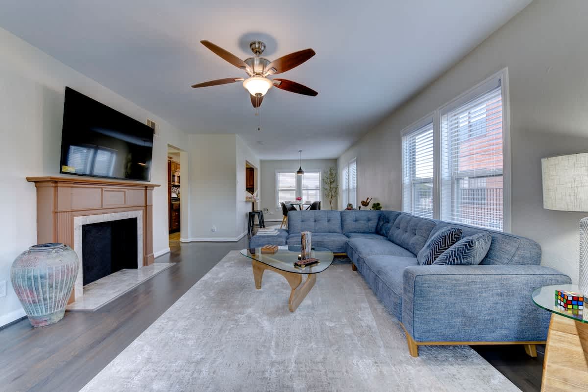 A Spacious Gated Retreat Near Med Center and Rice