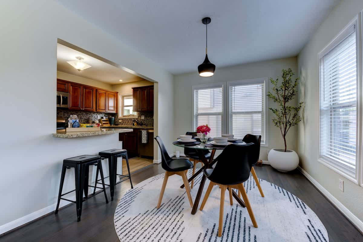 A Spacious Gated Retreat Near Med Center and Rice