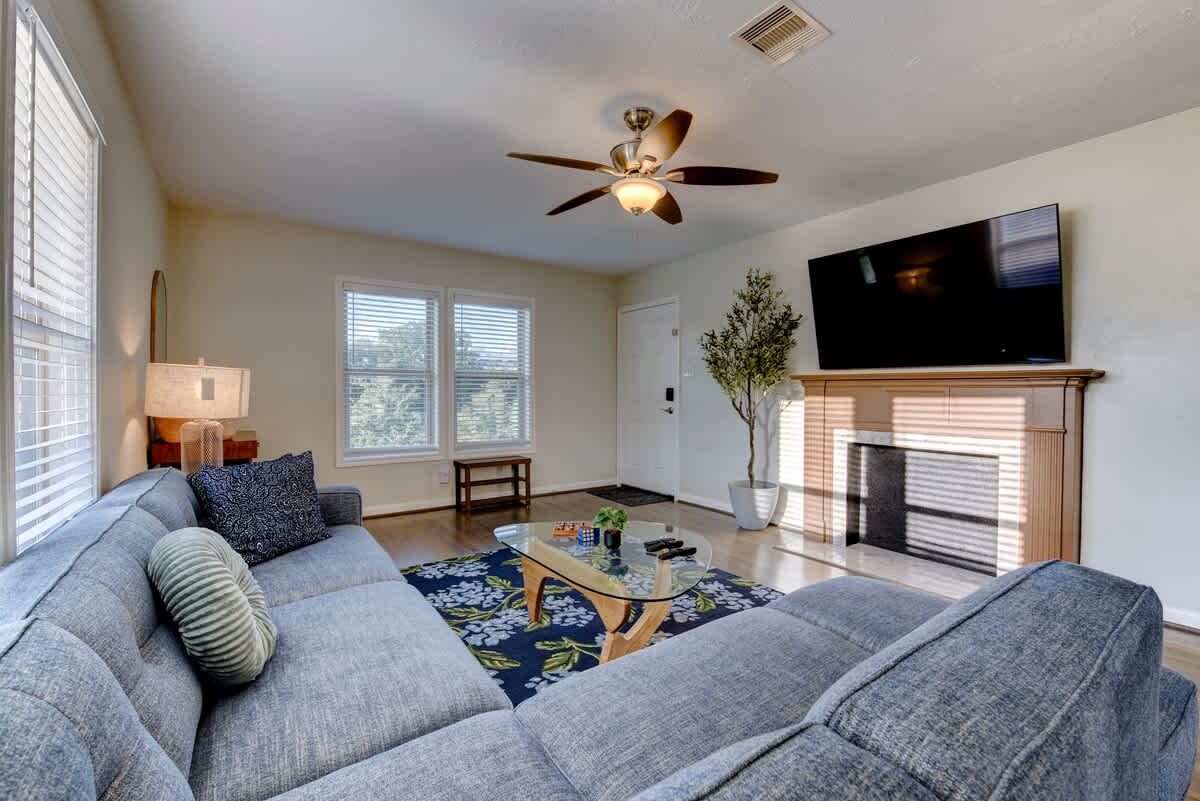 Beautiful Unit in the Heart of Houston