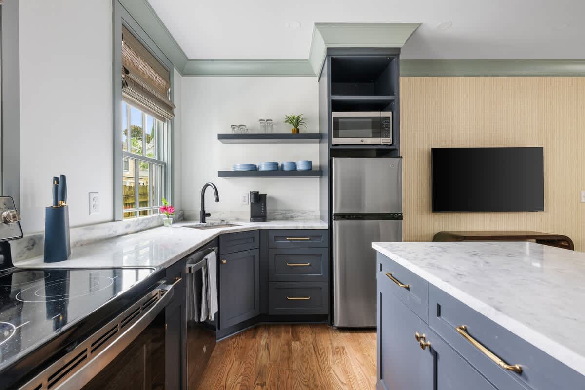 Fully equipped kitchen with everything you need to cook a meal 