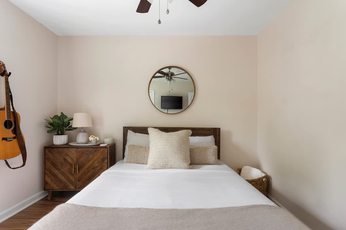 Bedroom #2: Queen Bed 
