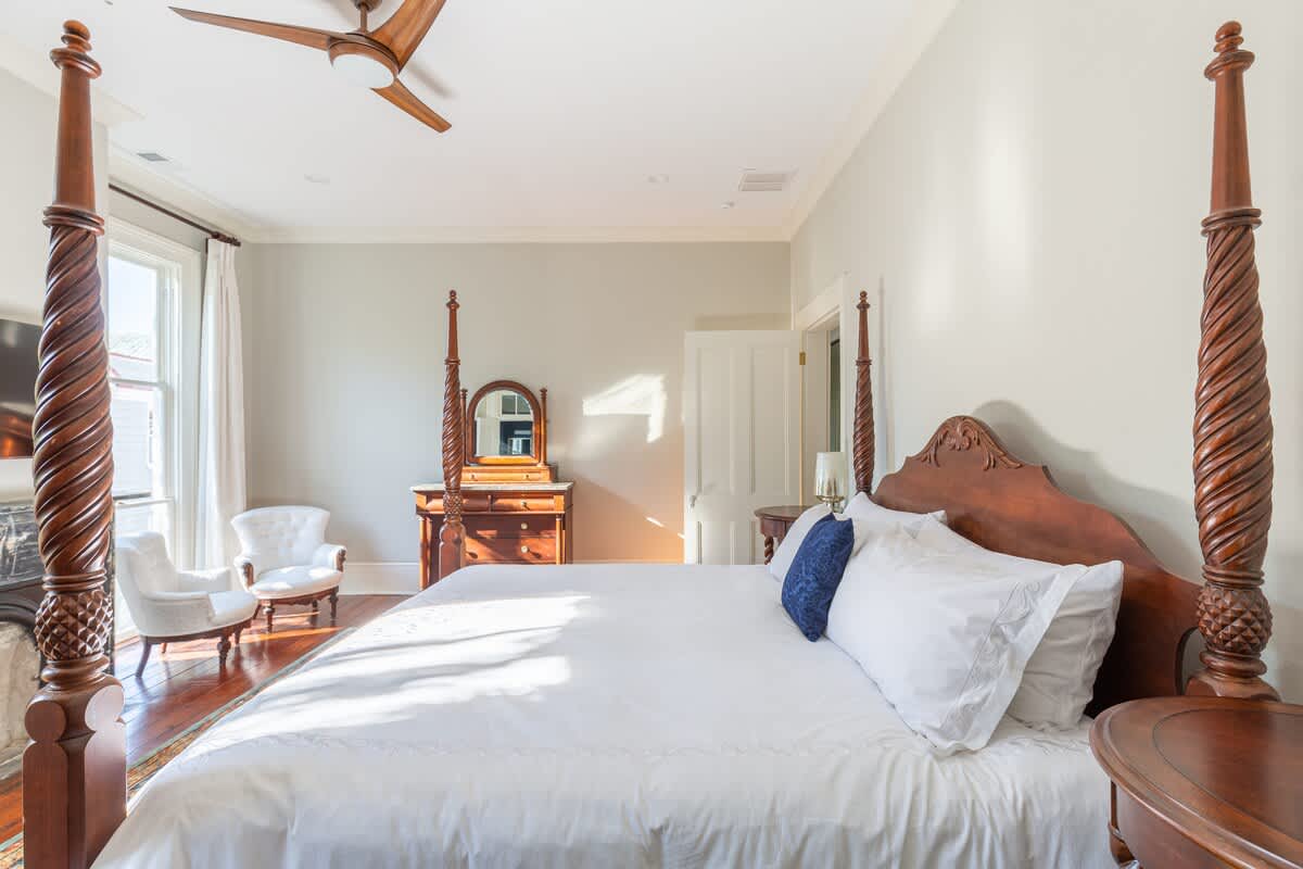 17' x 16'  bedroom with Dresser