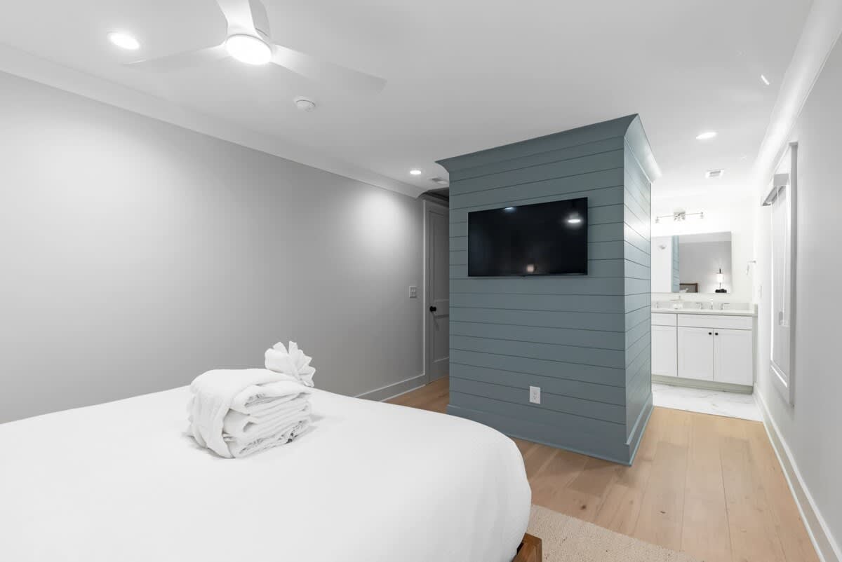 Tuck yourself to sleep by watching your favorite TV show straight from the bed.