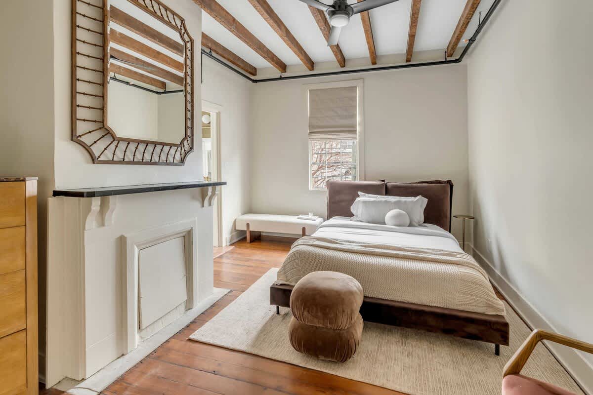 Bedroom 4: Queen Bed