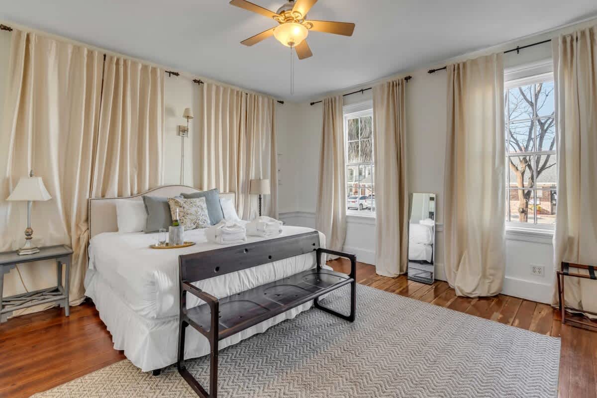 Welcome to your downtown Charleston rental! Explore all things downtown by foot!