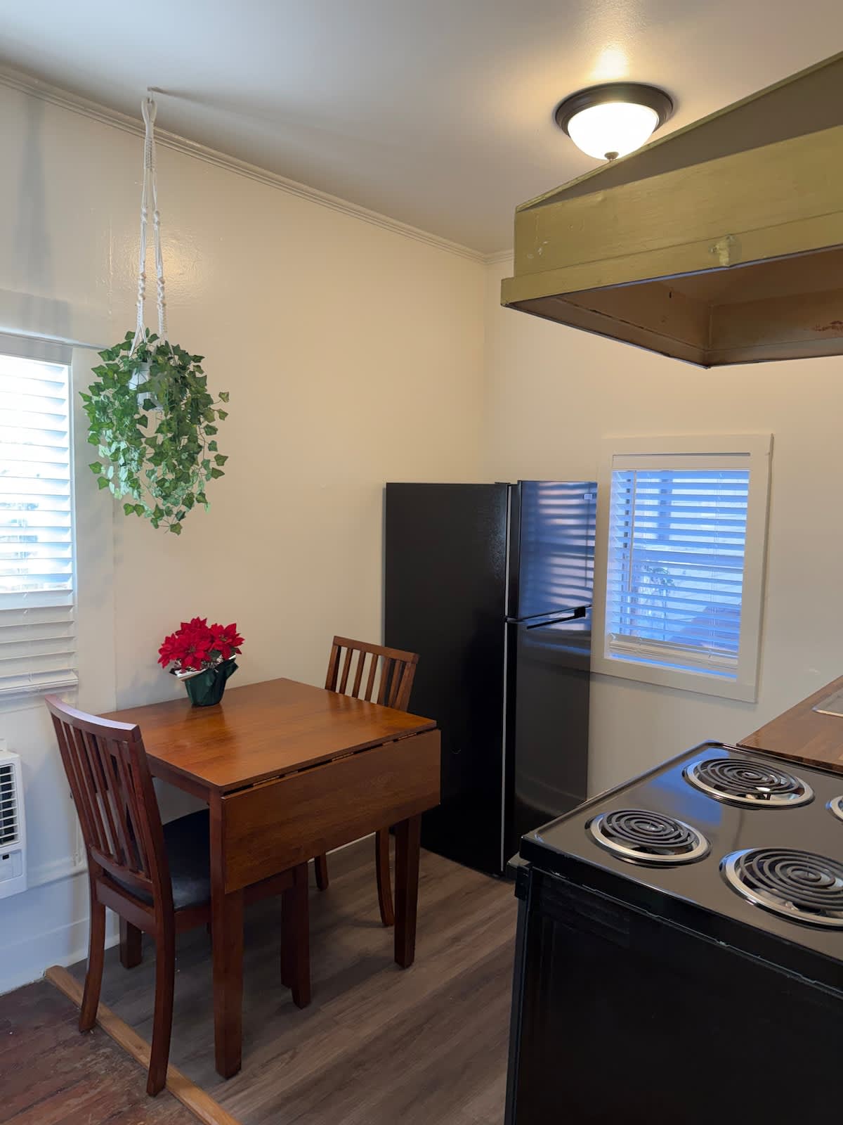 Cozy Modern Studio - Heart of Lafayette