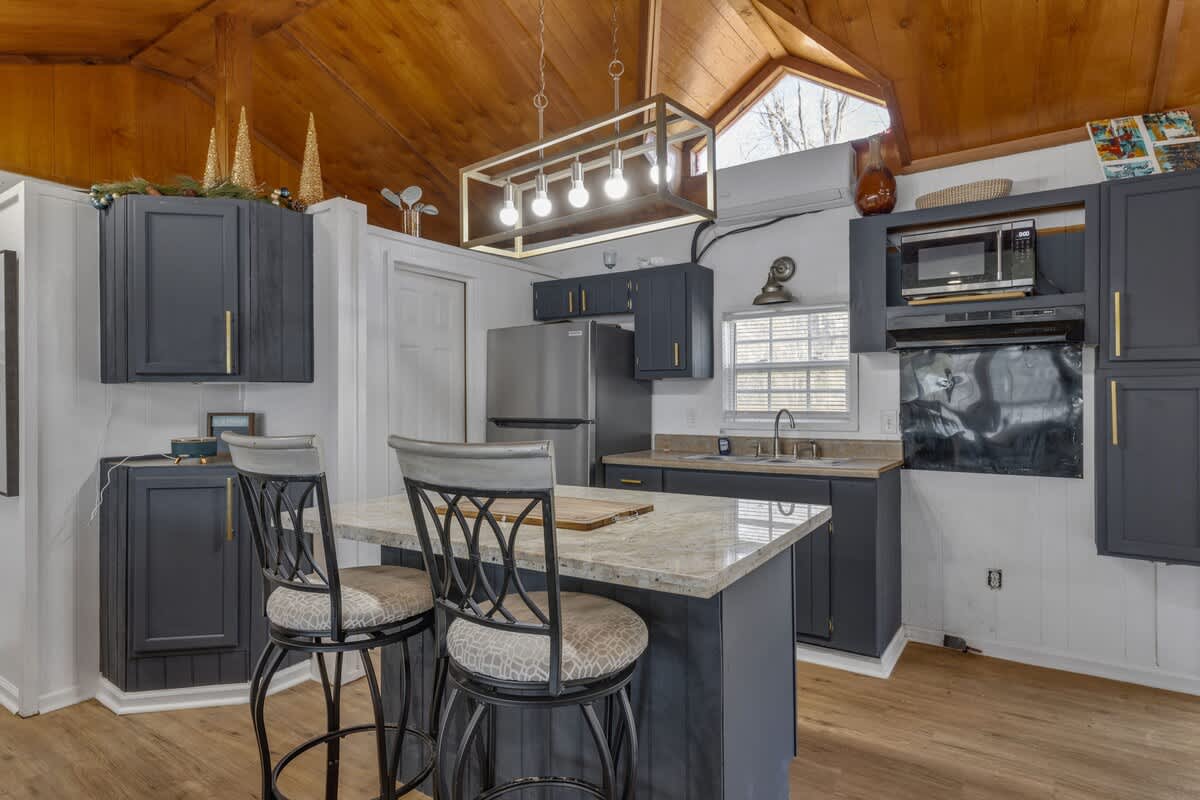 Serene Bayou Camp - Spacious 3BR Home w/ Loft