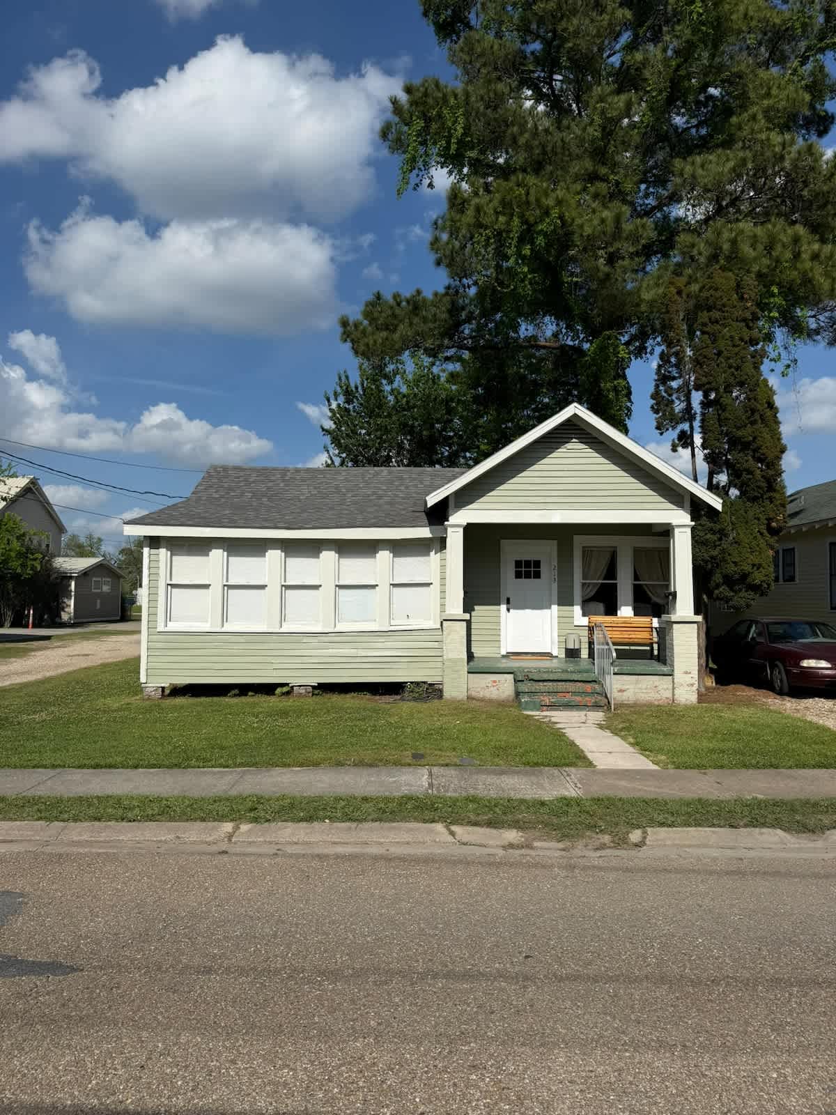 Cozy 1BR Cottage w/ Kitchen & Laundry