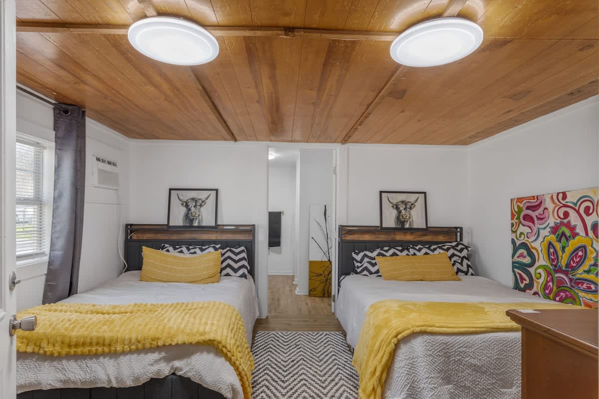 Riverside Bliss: Your Whiskey Bay Getaway