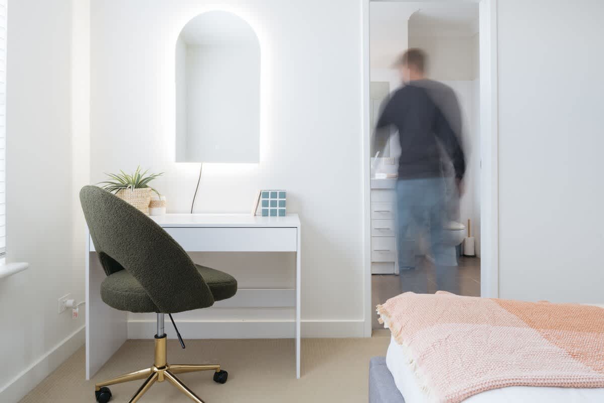 Bedroom 2 Queen bed & access to 2 way bathroom