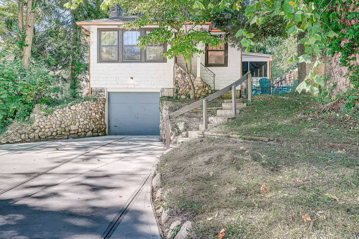 Welcome to the Broad Ripple Bungalow! Ample private parking!