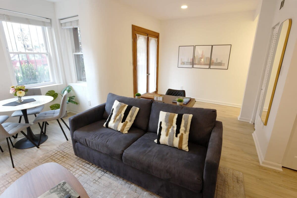 Grand Dame Of Shaw – Walkable, Sleeps 6 + Parking