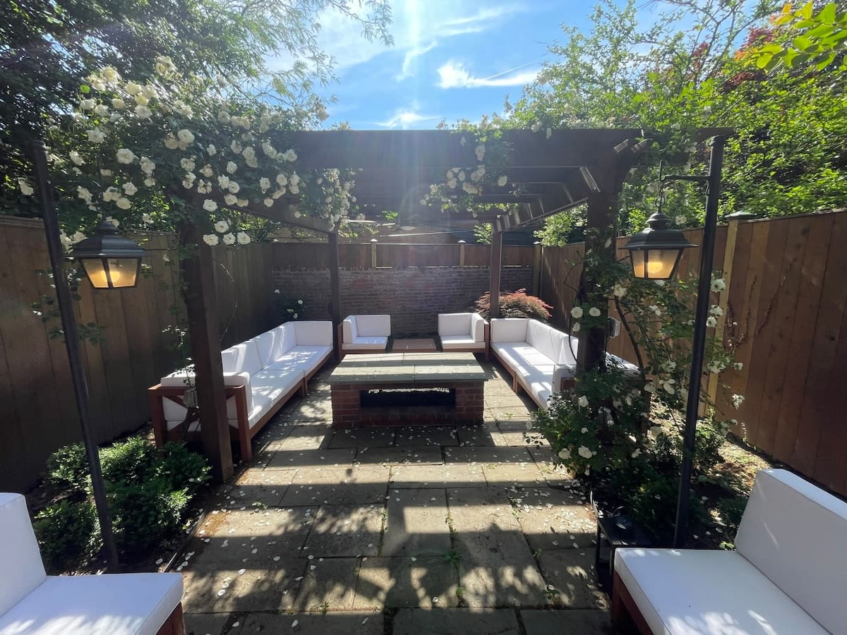 Idyllic Georgetown | Garden + Firepit | Sleeps 7