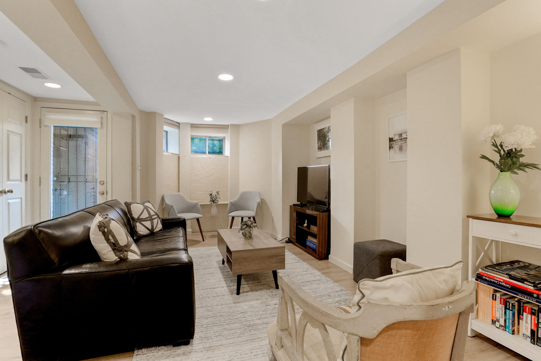 The Best Of Dupont With Parking And Outdoor Space