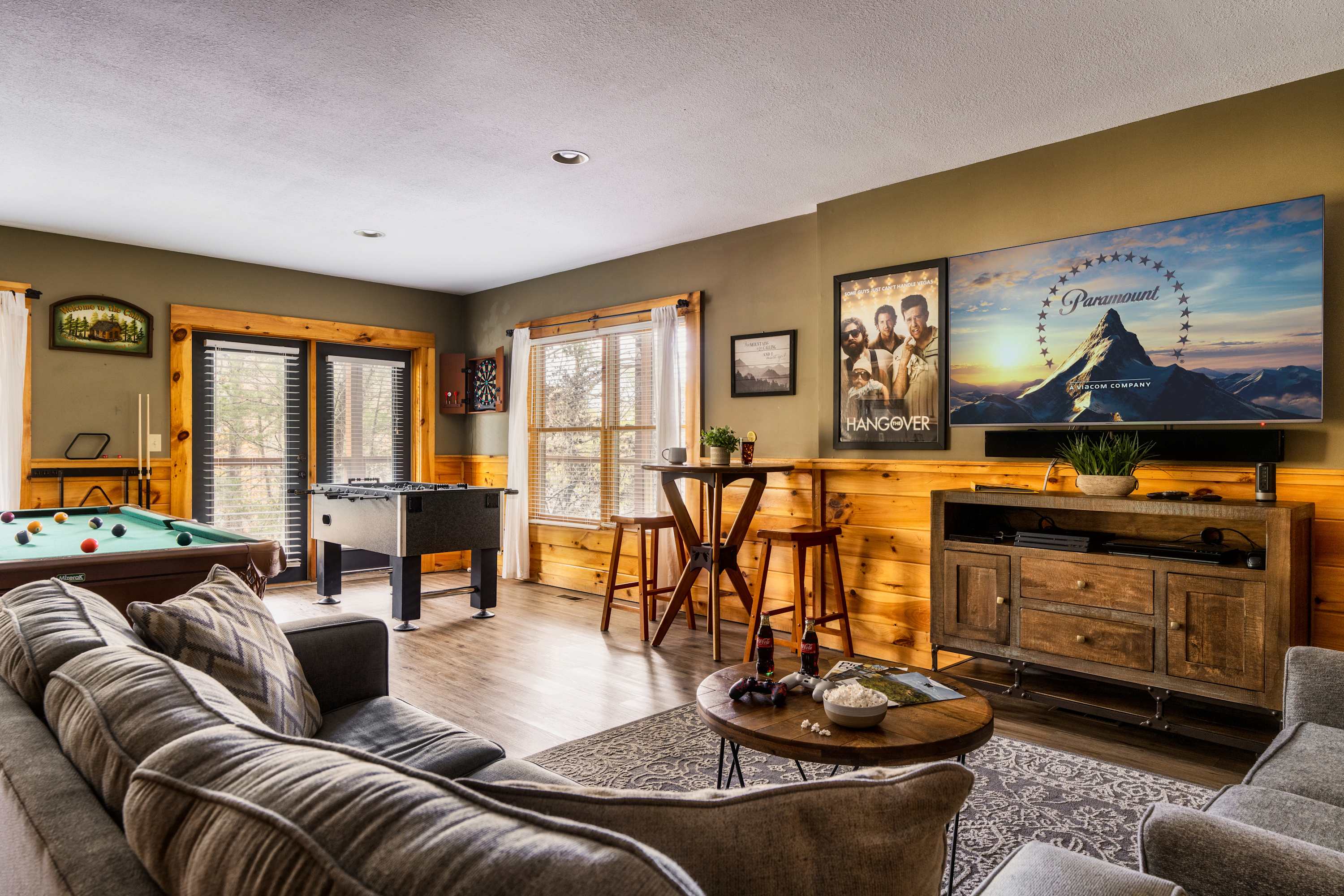 Family Cabin Getaway Hot Tub, Game Room & Views!