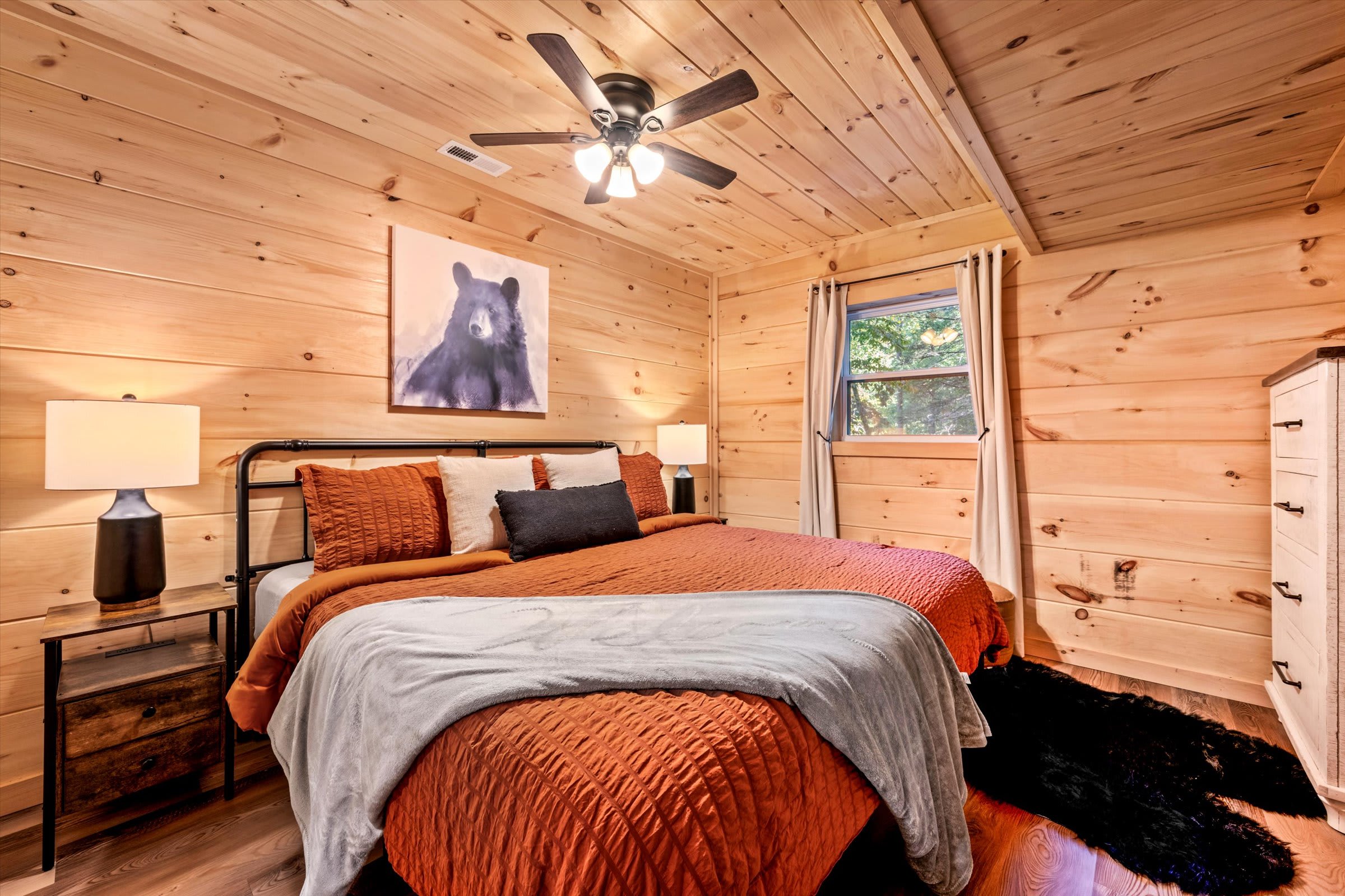 Luxurious & Family Friendly  - Hot Tub - Game Room