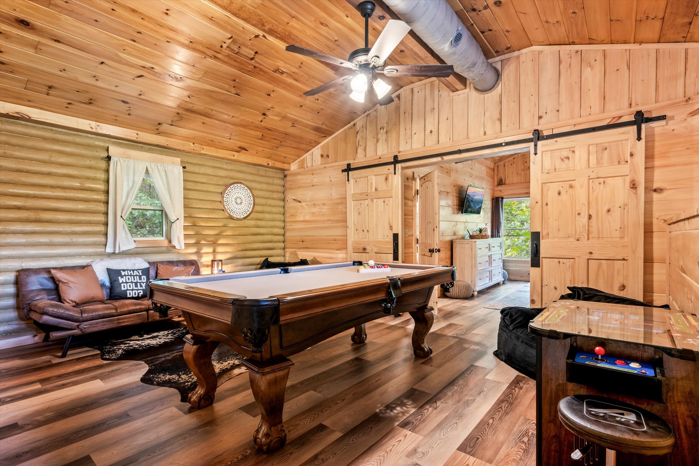 Luxurious & Family Friendly  - Hot Tub - Game Room