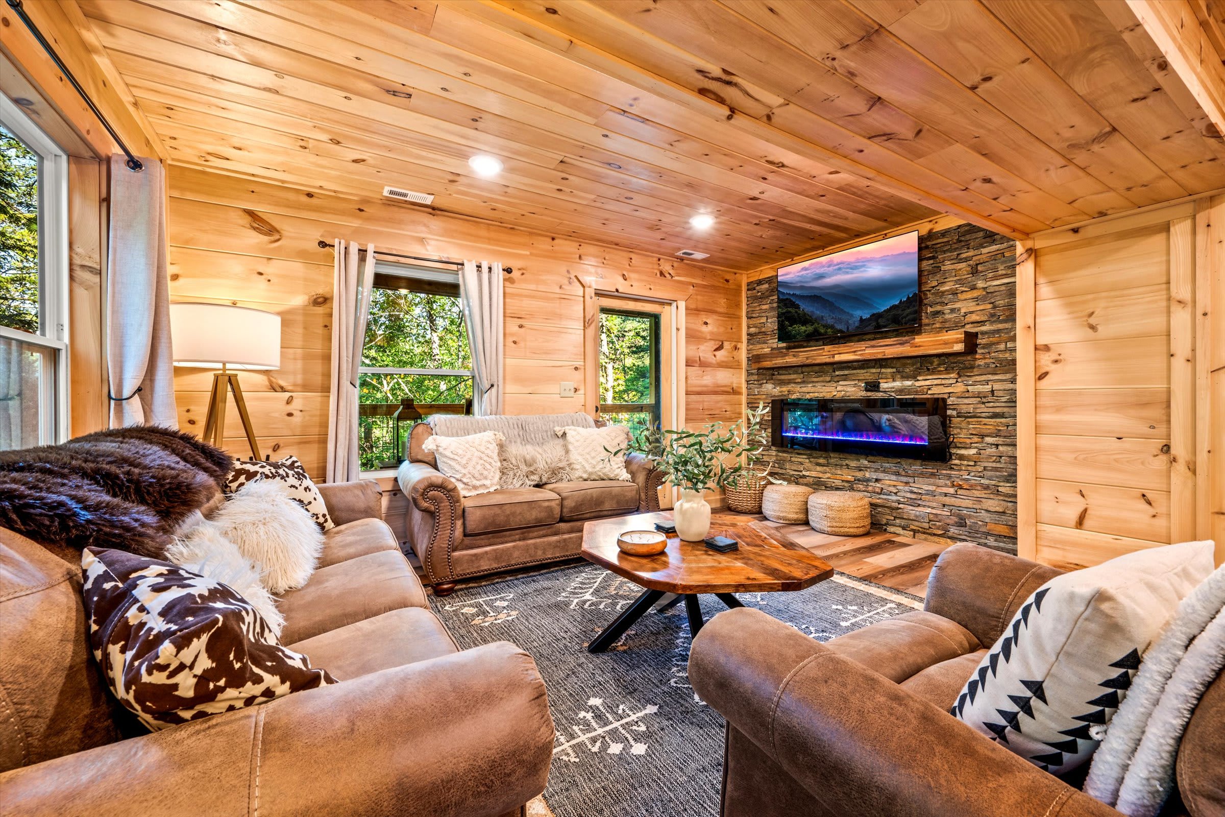 Luxurious & Family Friendly  - Hot Tub - Game Room
