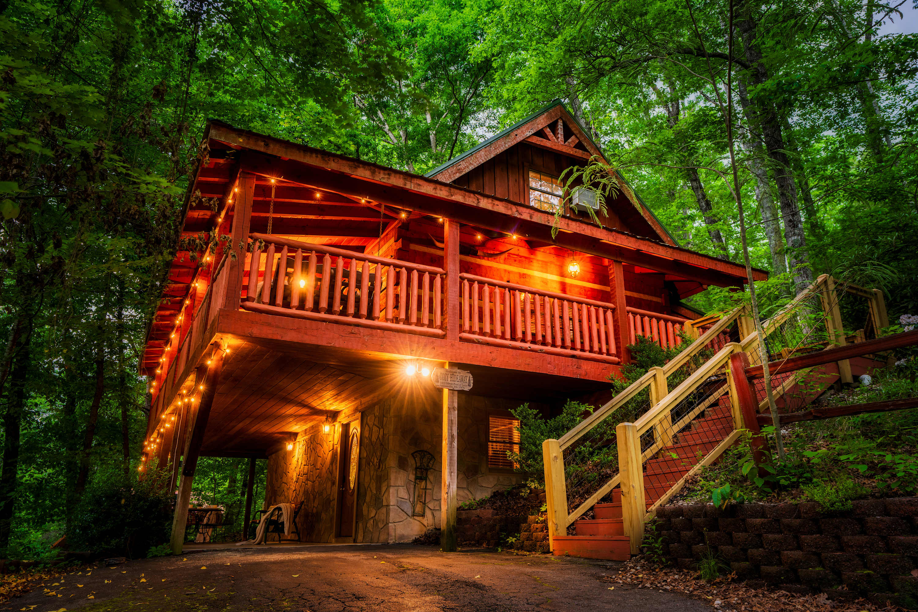 Family Fun Chalet: Hot Tub, Game Room & Mountain Views!
