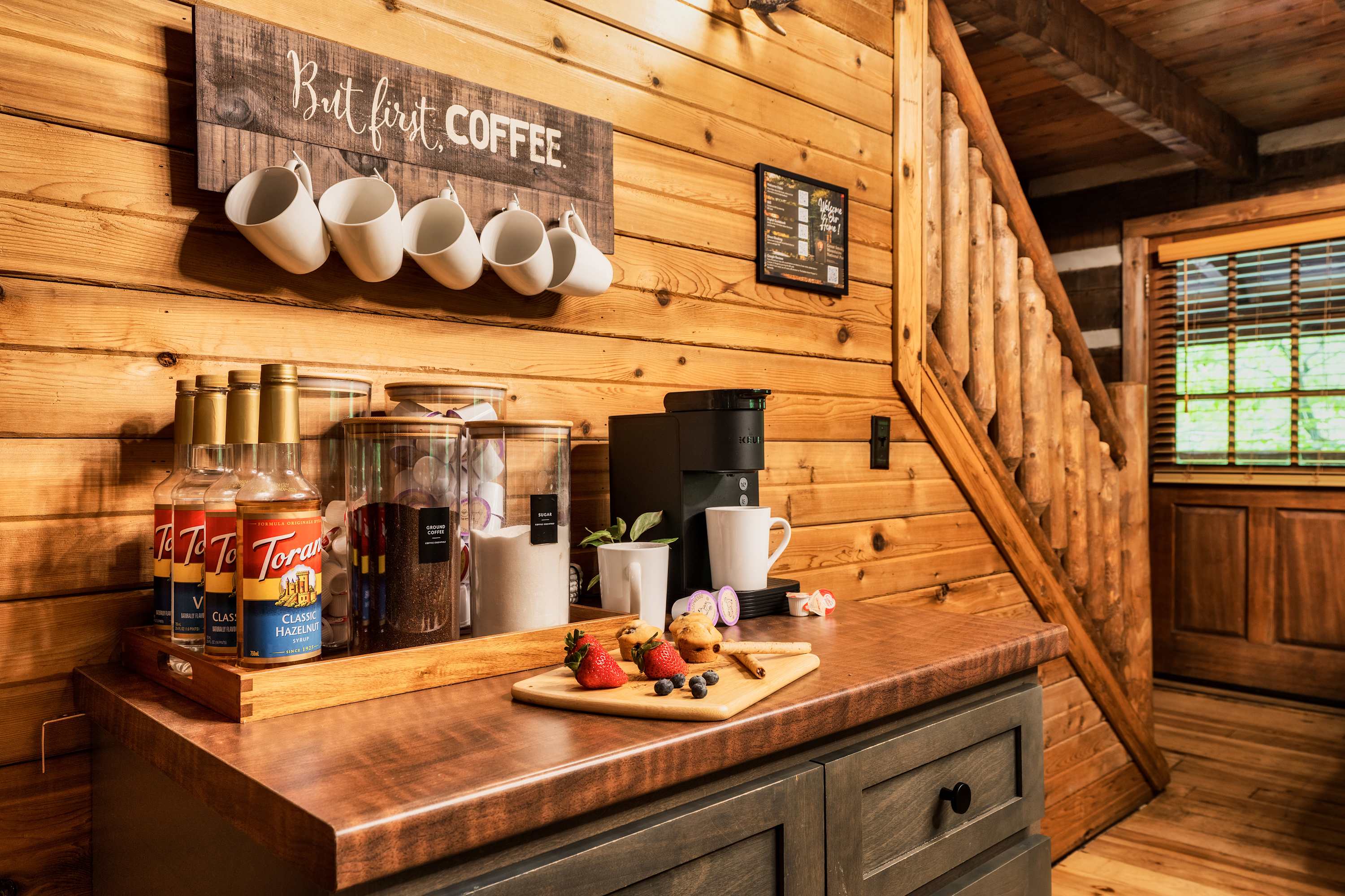 Family Fun Chalet: Hot Tub, Game Room & Mountain Views!