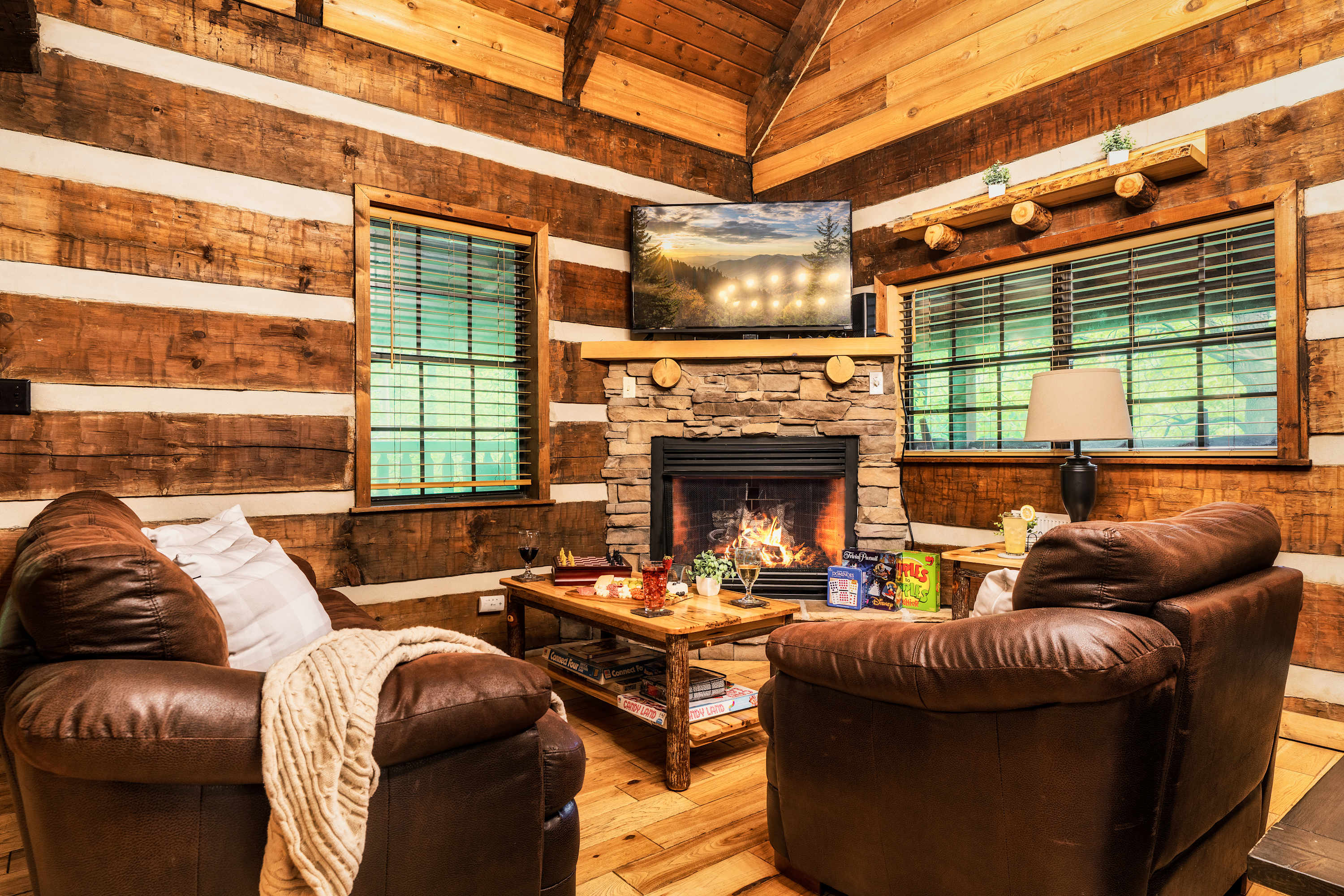 Family Fun Chalet: Hot Tub, Game Room & Mountain Views!