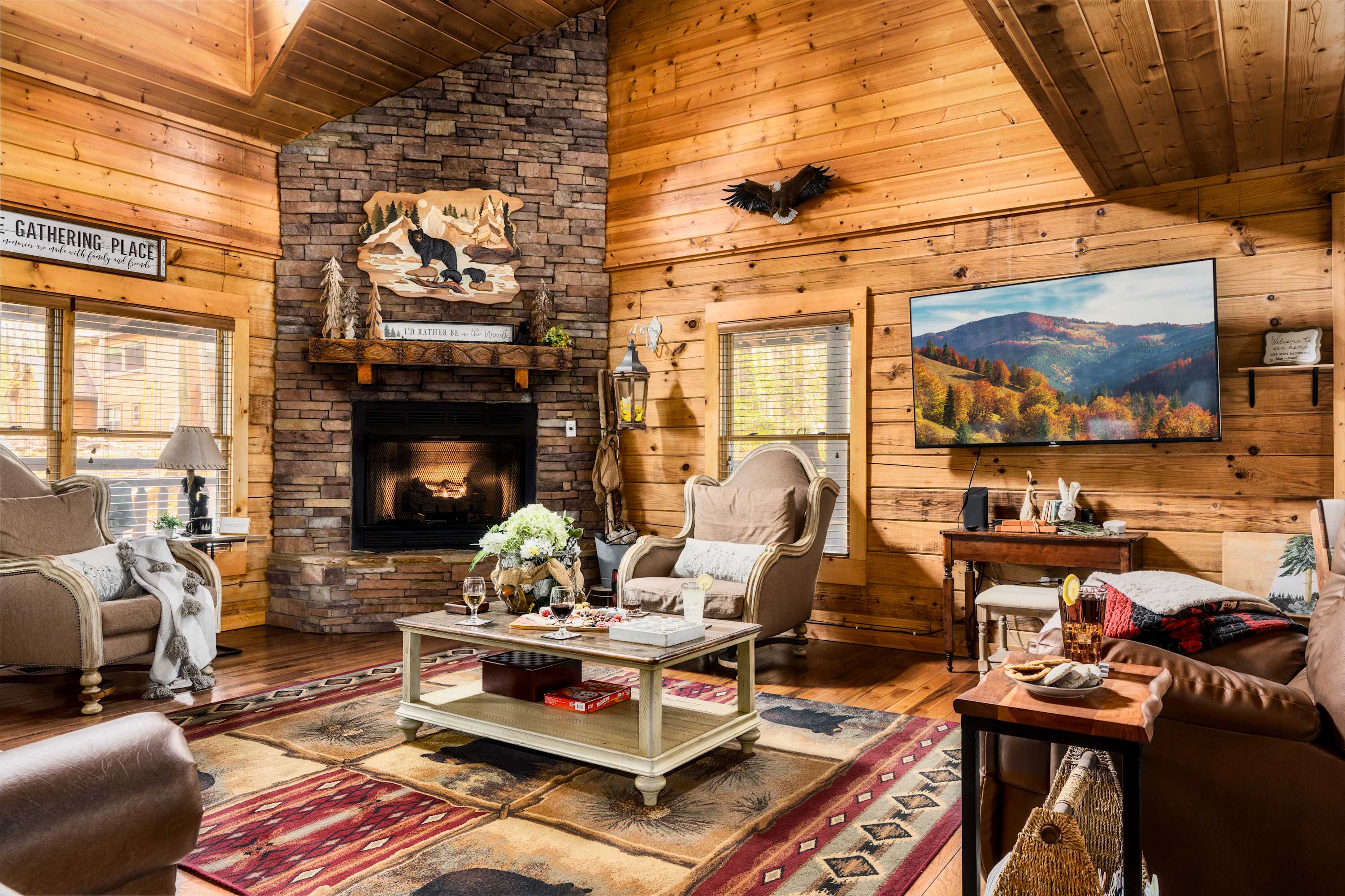 Family Fun Cabin: Hot Tub, Game Room & BBQ!