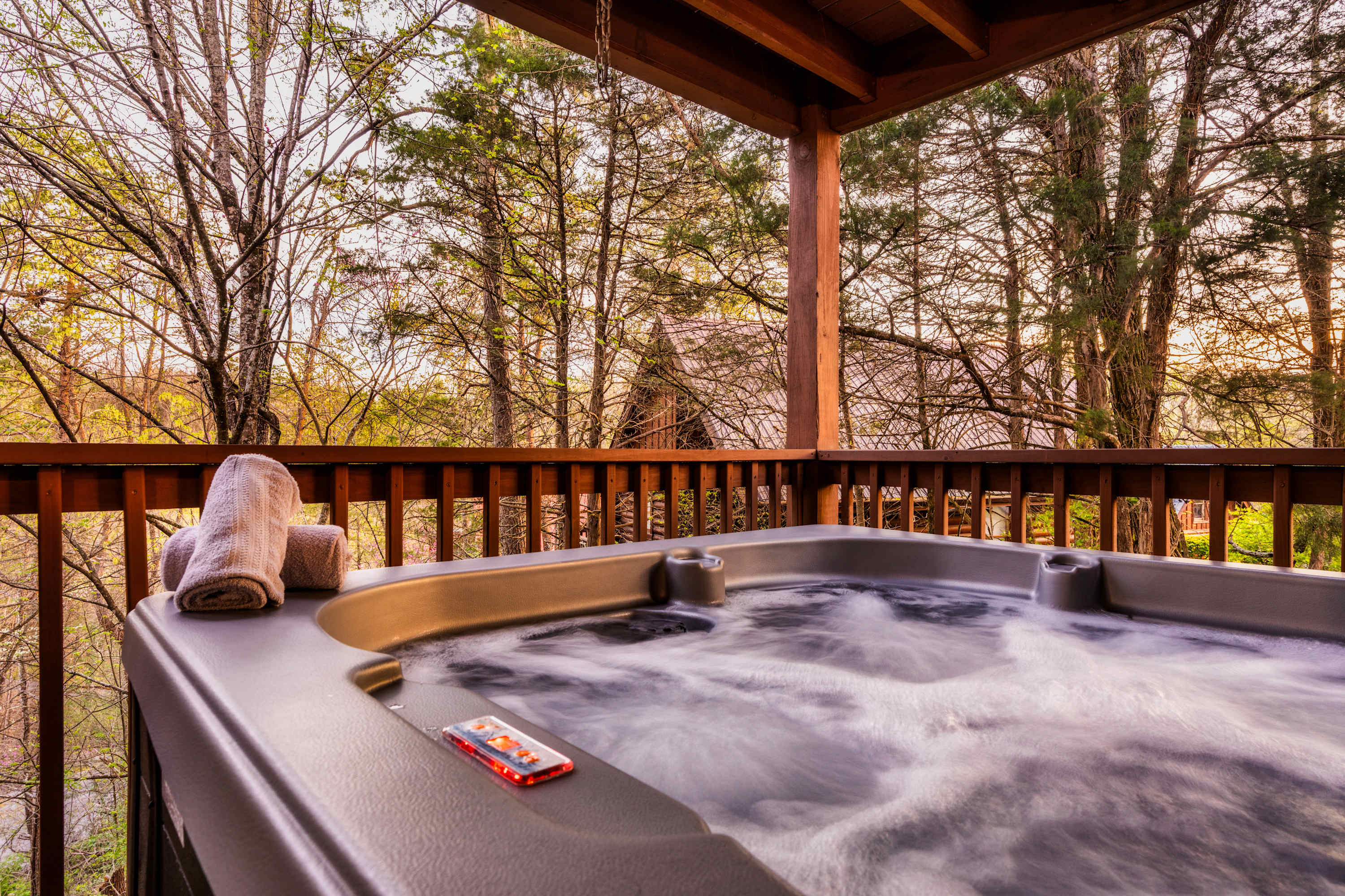 Cozy Cabin Getaway in Pigeon Forge with Hot Tub