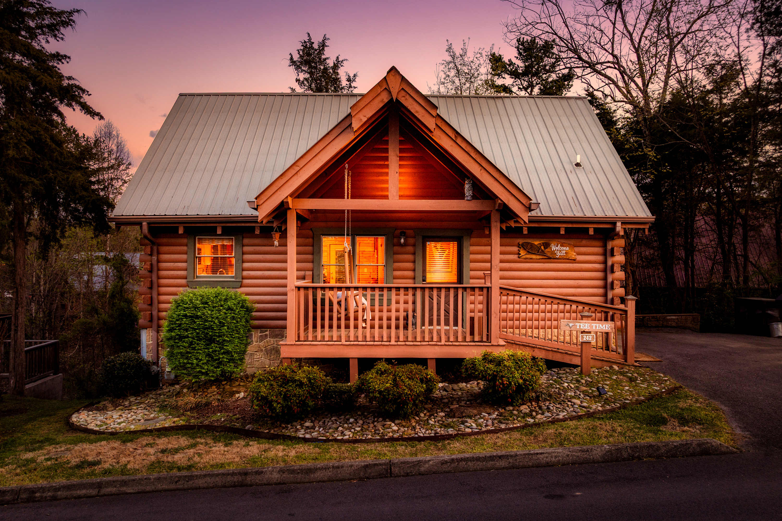 Cozy Cabin Getaway in Pigeon Forge with Hot Tub