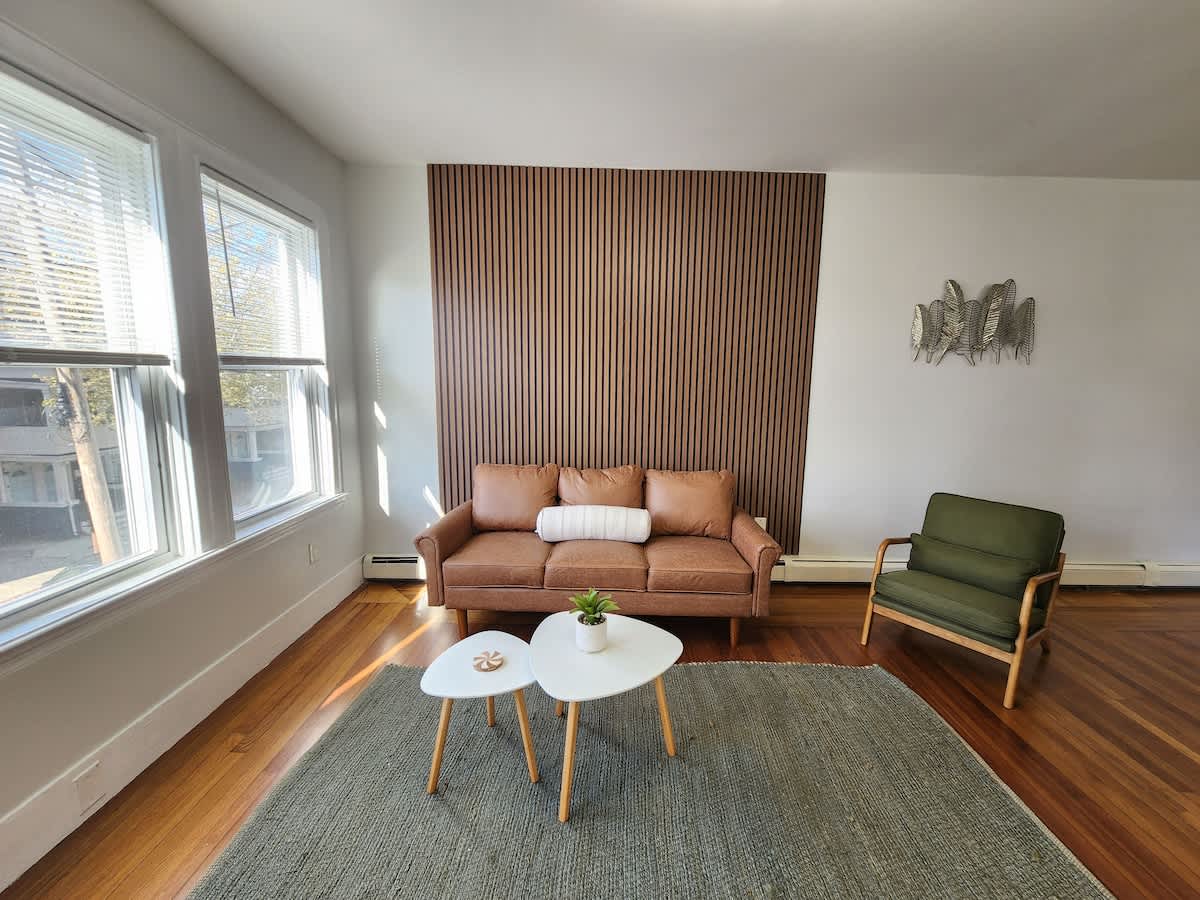 Jennifer's Sunny 2 Bed + Office! East Side Local — Providence, RI — vacation rental