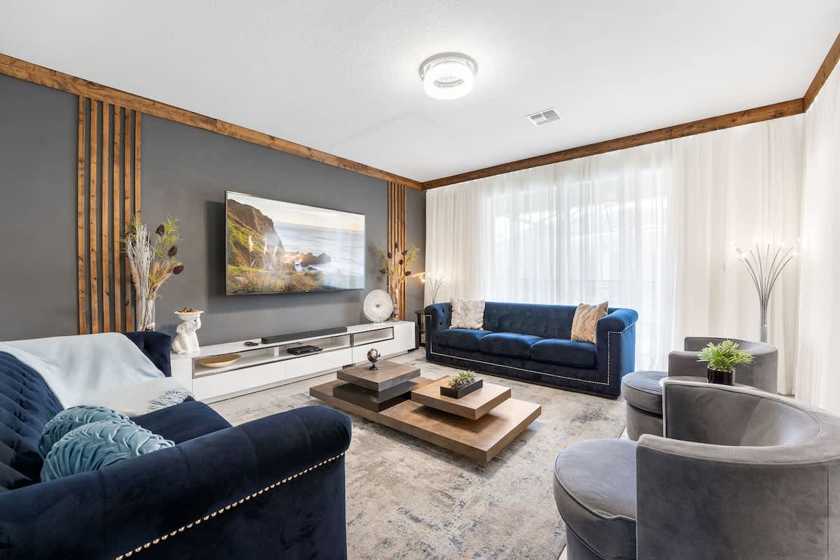 Sophisticated 6BR at Storey Lake