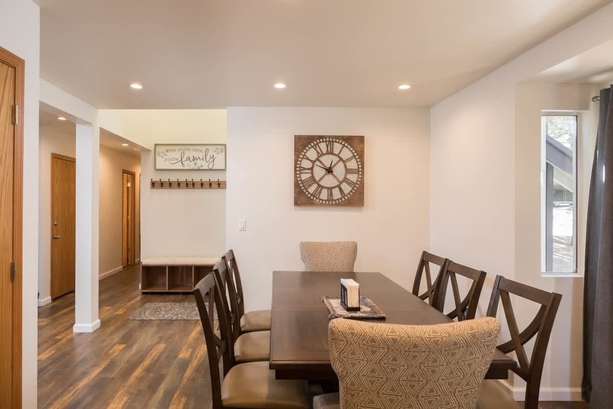 Gleaming laminate floors. Recessed led lighting.