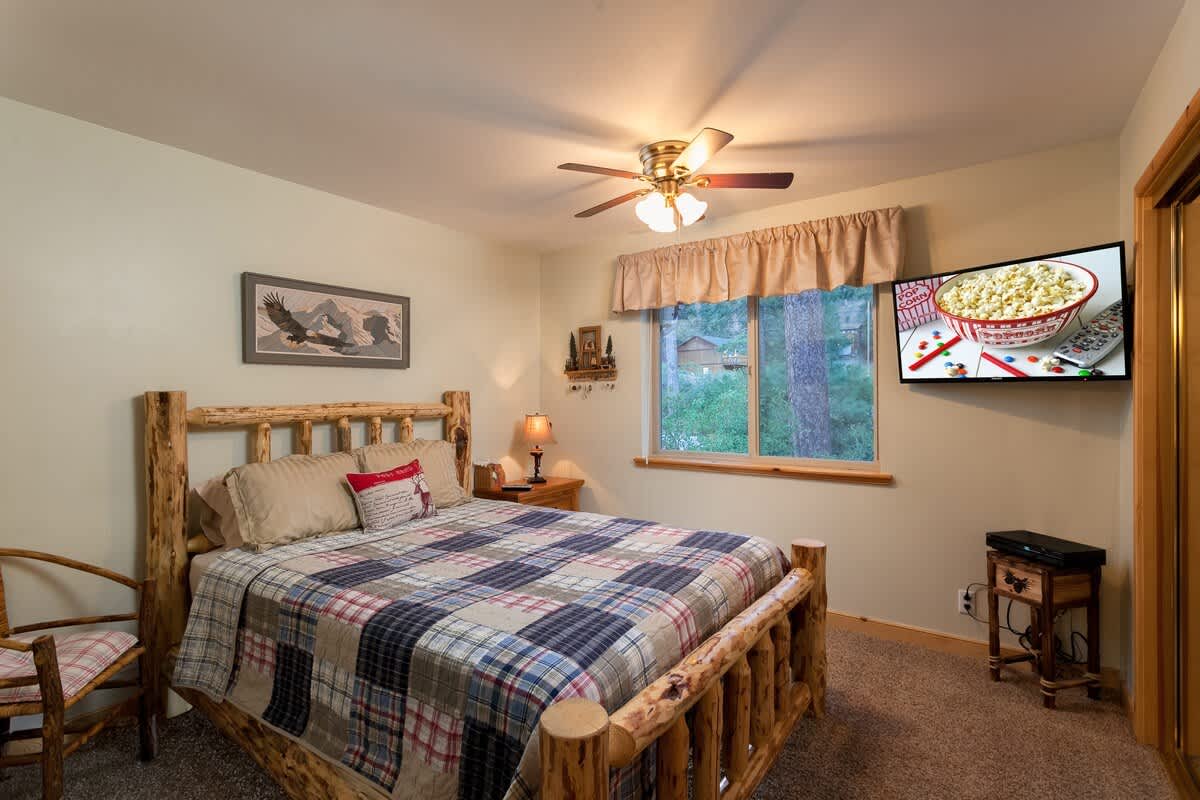 Second bedroom with Queen log bed and Smart TV