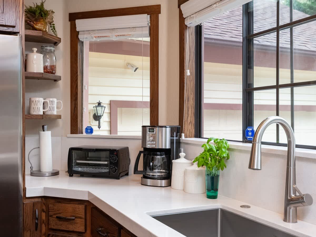Quartz counters, coffee maker and toaster