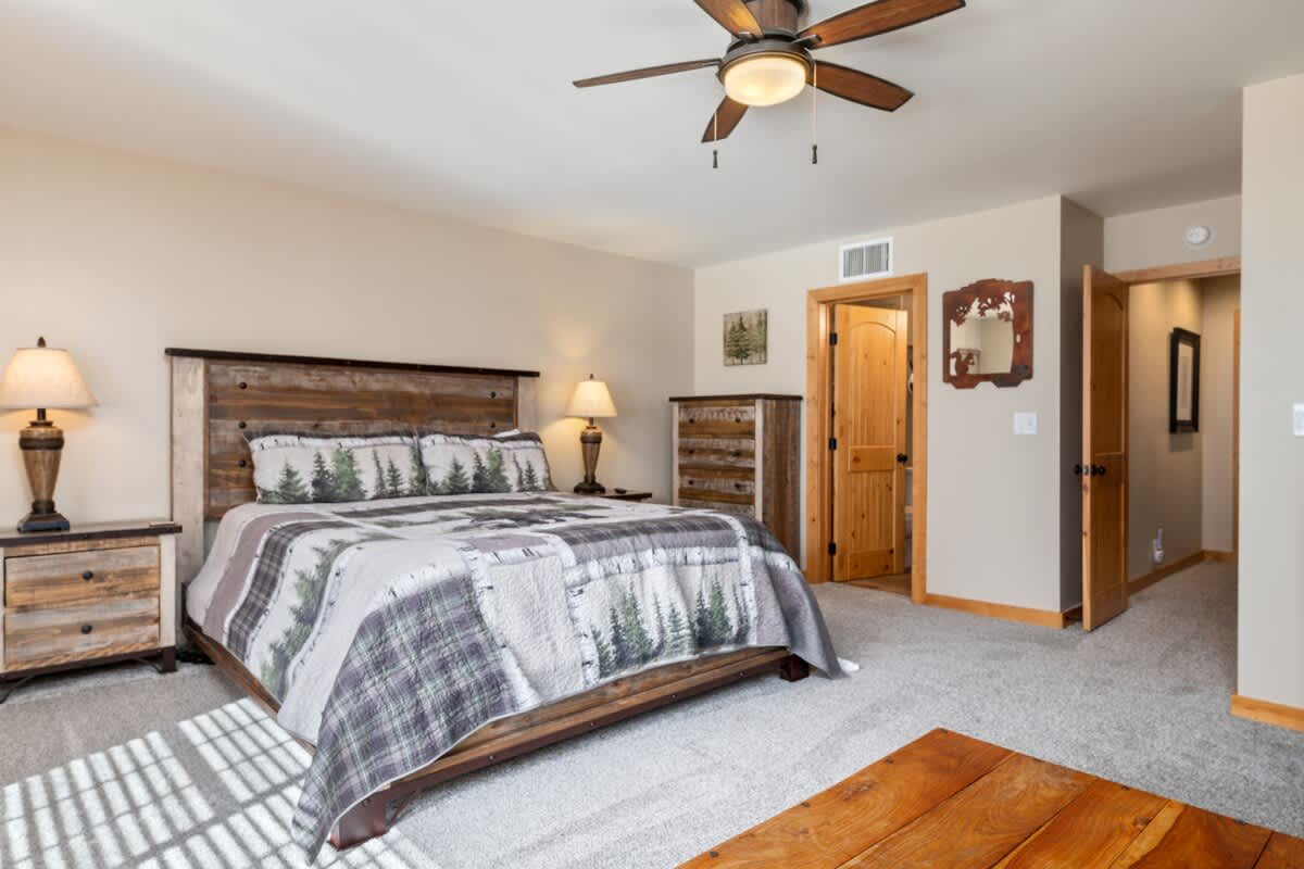 Primary suite with King bed