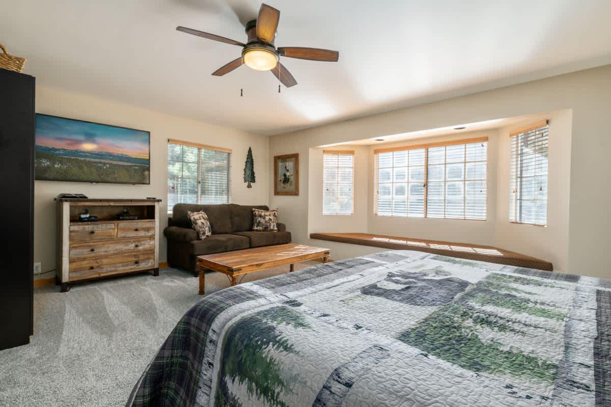 Primary suite sitting area with Smart TV