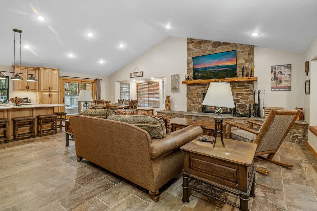 Steps to Snow Summit · Hot Tub · Garage · 3 Baths