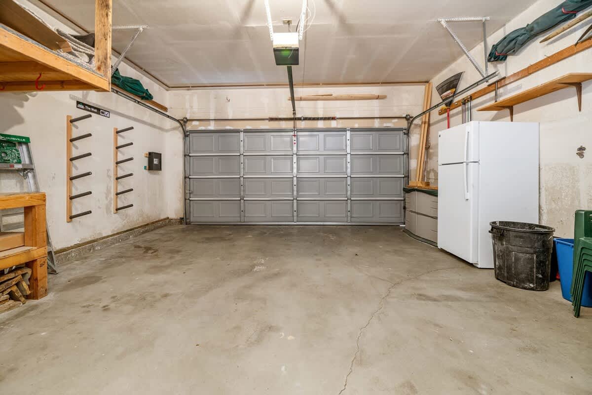 Garage parking for 1 car