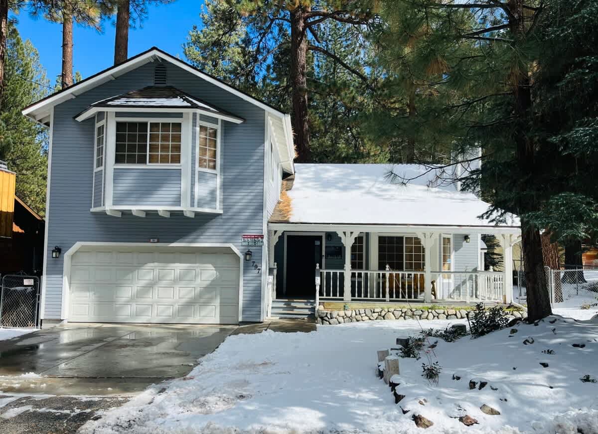 Steps to Snow Summit. Garage parking.