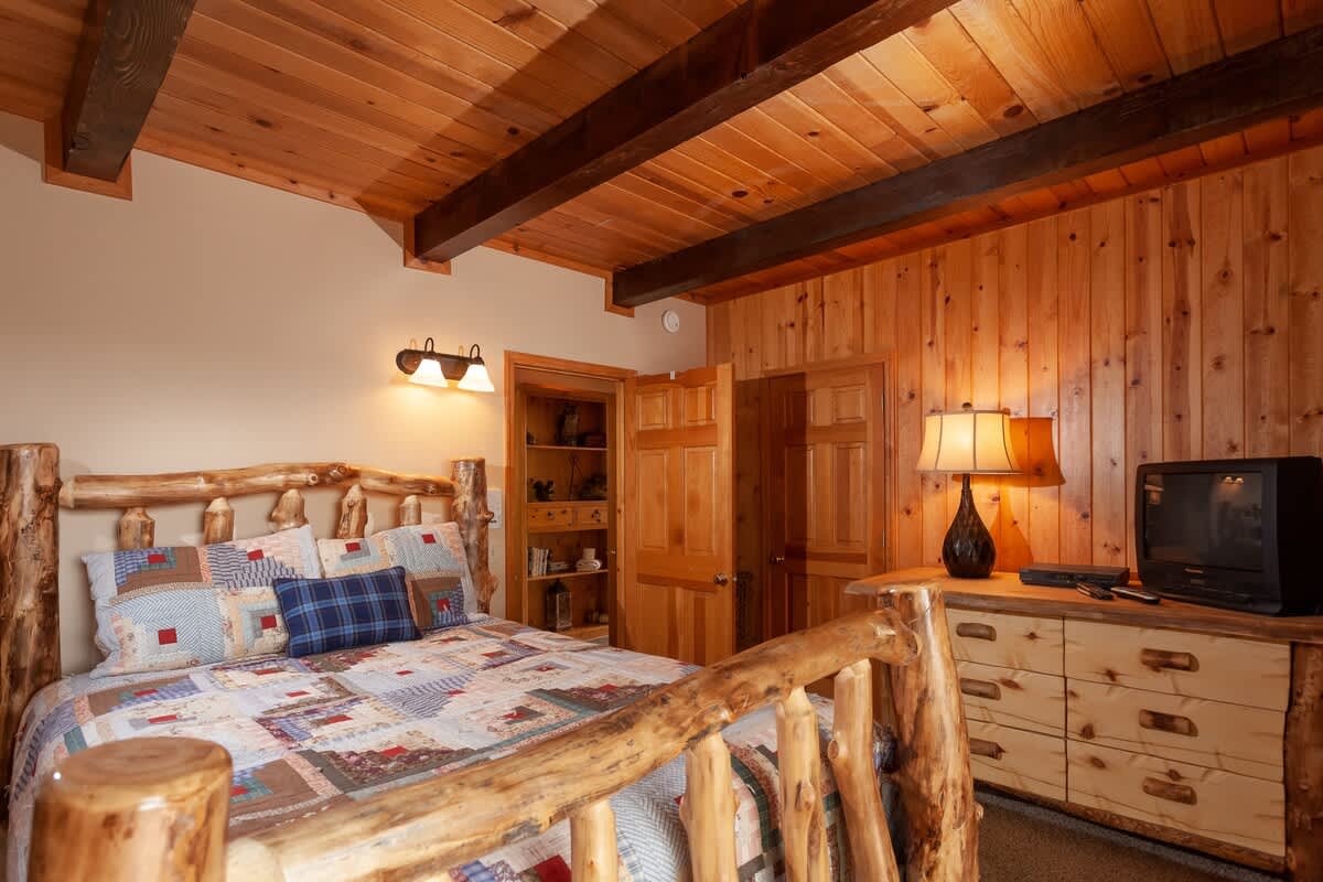 Second bedroom with Queen log bed