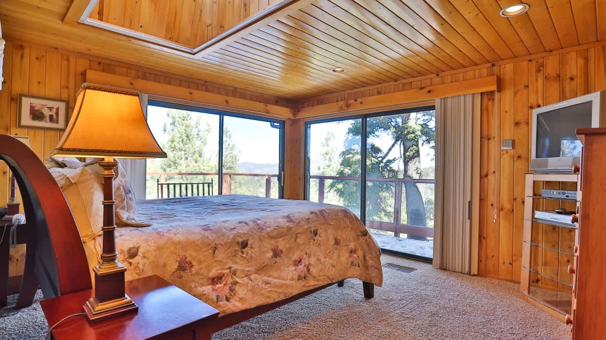 Third bedroom with deck access