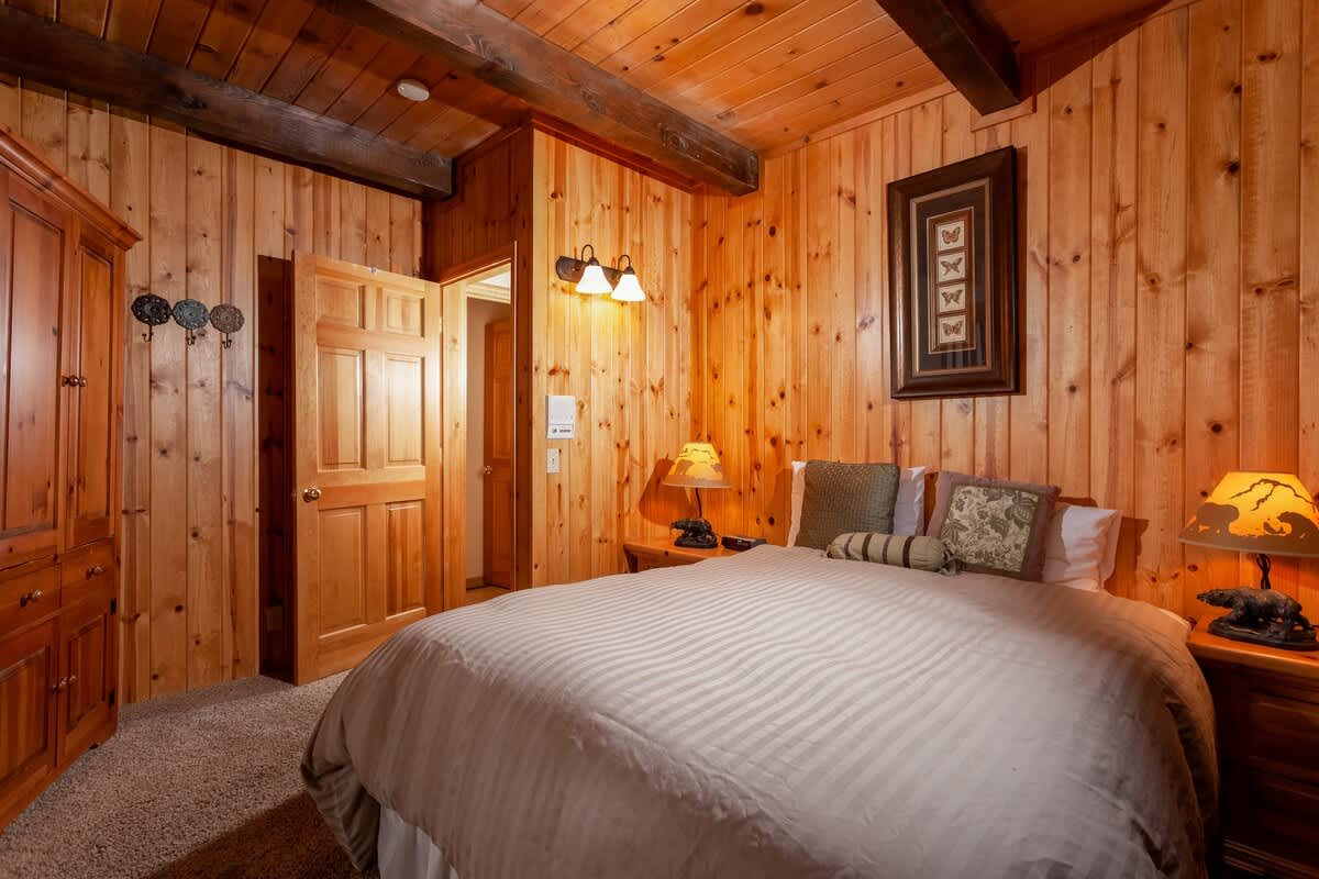 Fourth bedroom with Queen bed