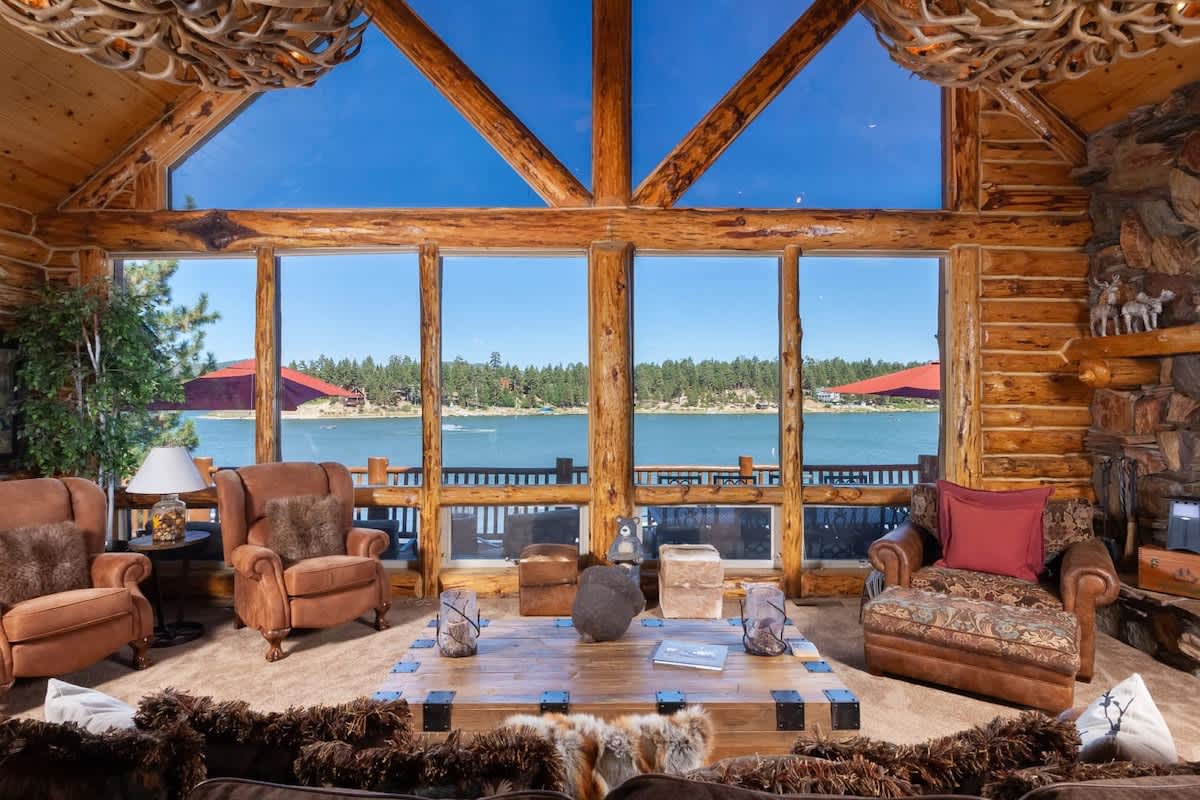 Lakefront Luxury Private Dock, Spa & Game Room