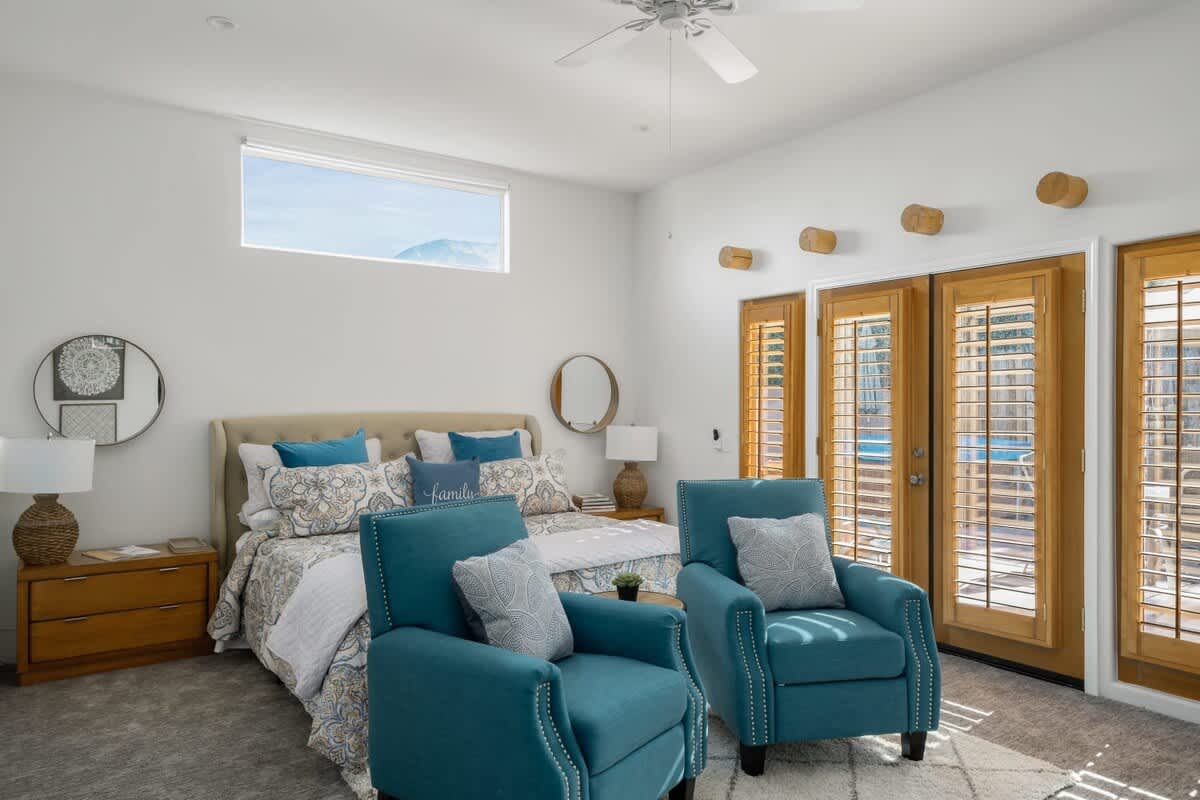 Spacious Master Bedroom with private en suite new bathroom.