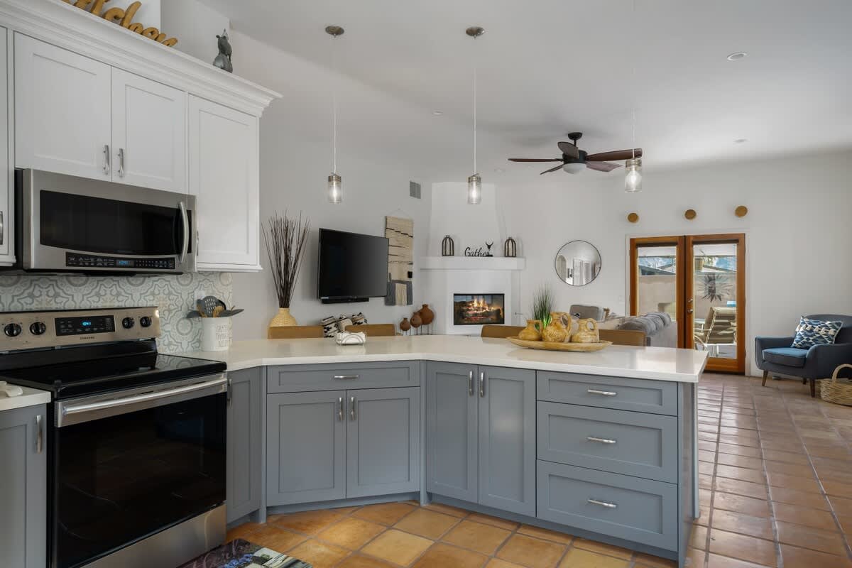 Open concept fully stocked new kitchen with quartz counters.