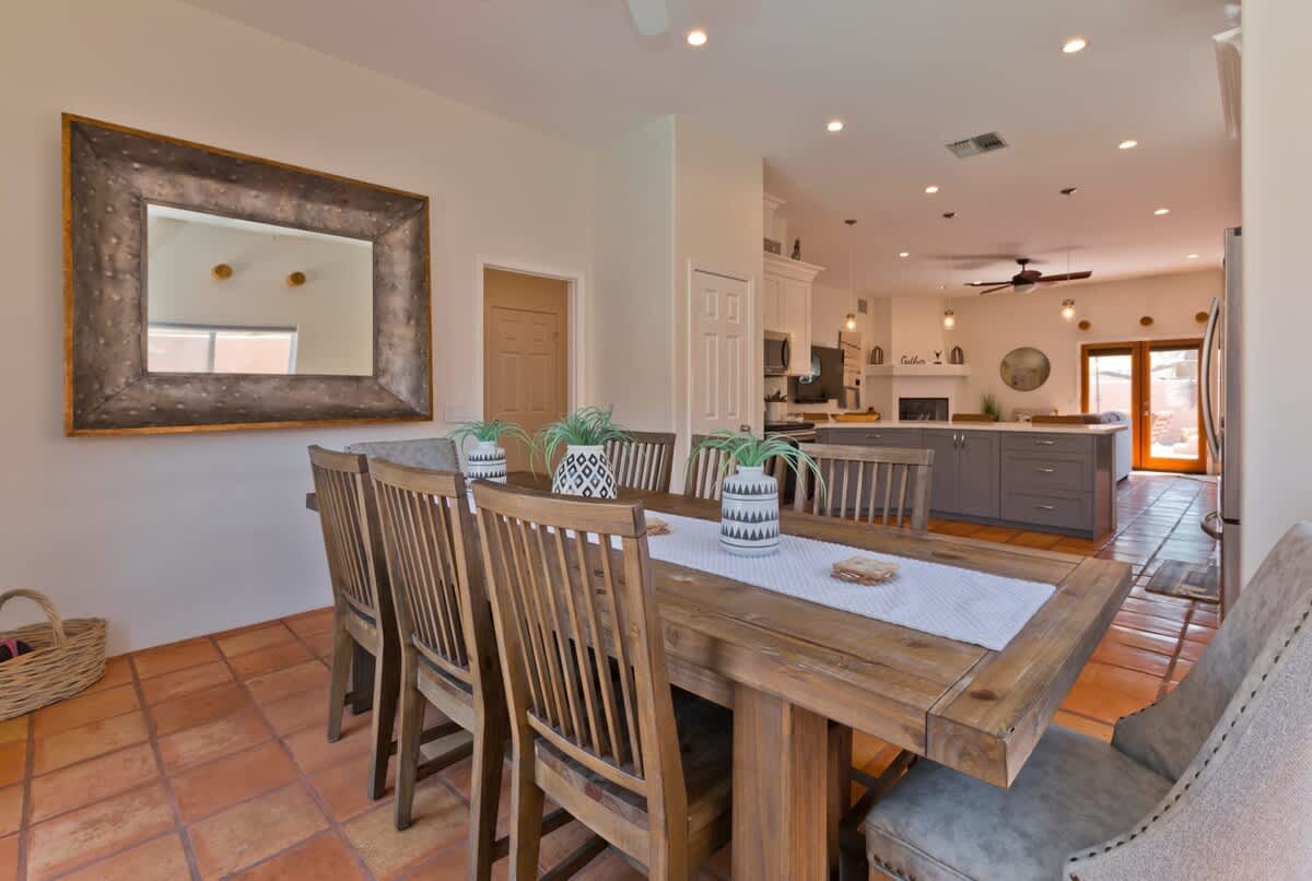 Dining for 8 plus a breakfast bar with 4 more seats.