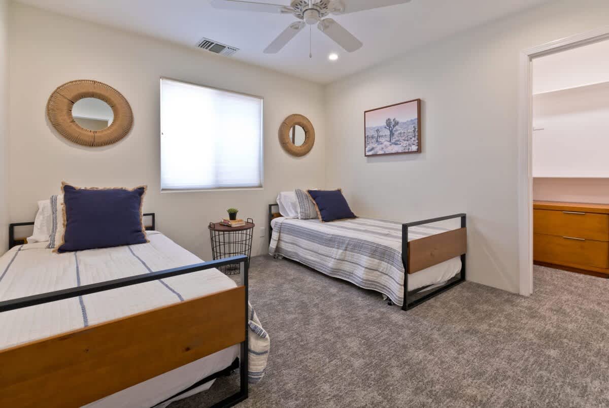 3rd bedroom with twin beds (sleeps up to 4).